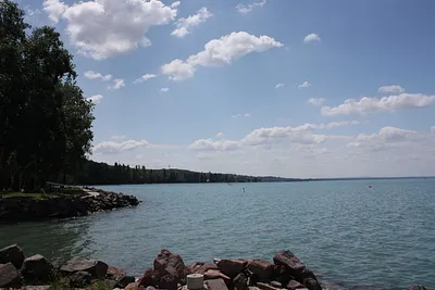 Gumirádli szabadstrand – Balatonakarattya