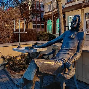 Professzor szobor – Siófok