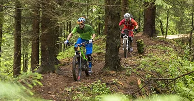 Elektromos rásegítő motoros MTB és hagyományos MTB Kerékpár Túra