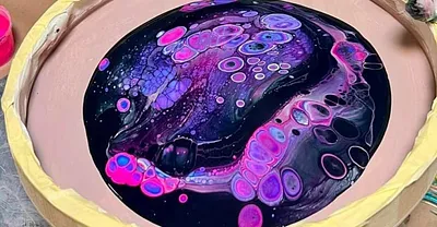 TÁLCAKÉSZÍTŐ WORKSHOP – FLUID ART & MŰGYANTA