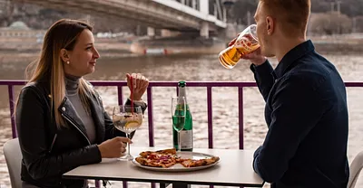 Pizza és sör – Városnéző hajó