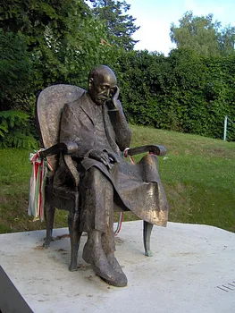 Teleki Pál szobra – Balatonboglár