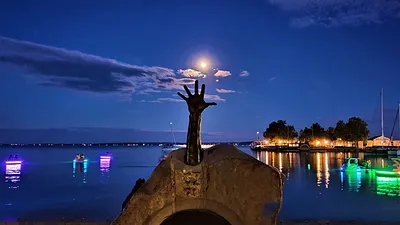 A Pajtás hajó áldozatainak emlékműve – Balatonfüred