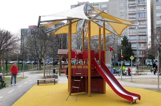 Regélő játszótér