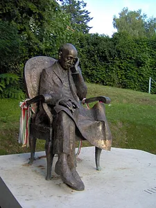 Teleki Pál szobra – Balatonboglár