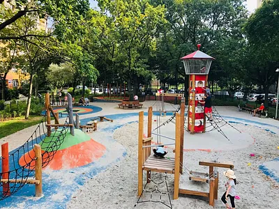 Árnyas játszótér