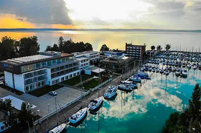 Hotel Yacht Wellness & Business Siófok