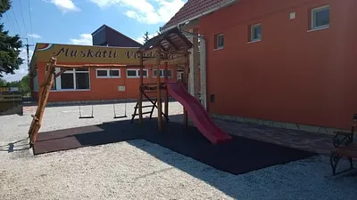 Fenyvesi Internet Kávézó és Muskátli Étterem