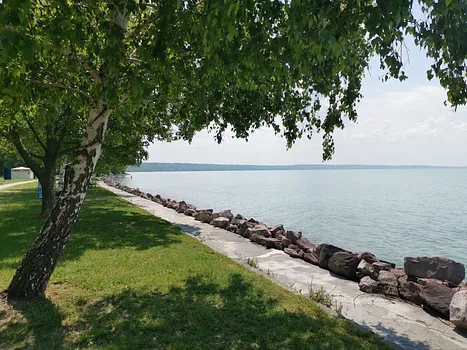 Bezerédj Strand – Balatonakarattya