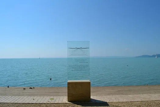 Fürdőház emléktábla – Balatonfüred