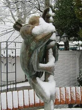 Békakirály bronz ivókút – Révfülöp