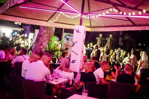 SevenCorner Coffee & Cocktail – Siófok